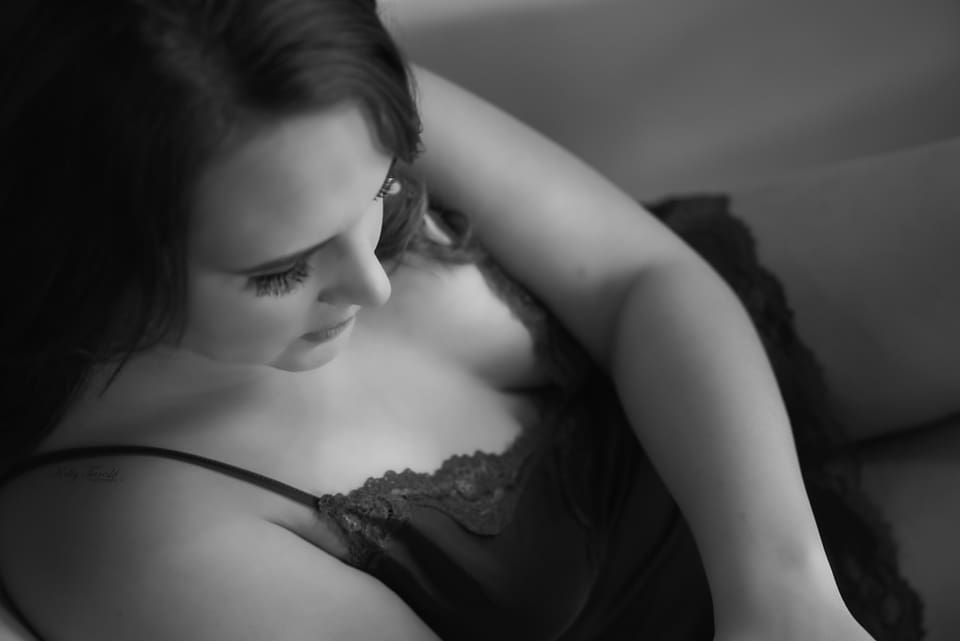 Mastering Elegant Boudoir Photography Techniques