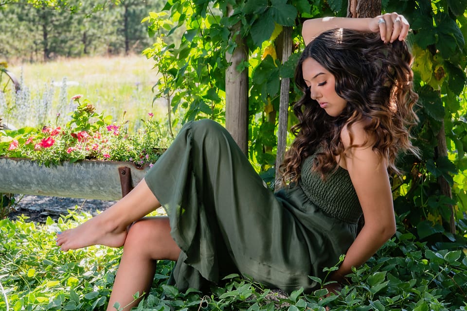 How to Capture Stunning Outdoor Senior Portraits