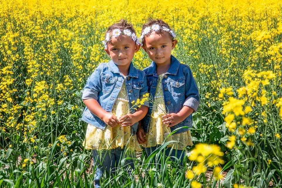How to Photograph Siblings and Capture Their Unique Bond